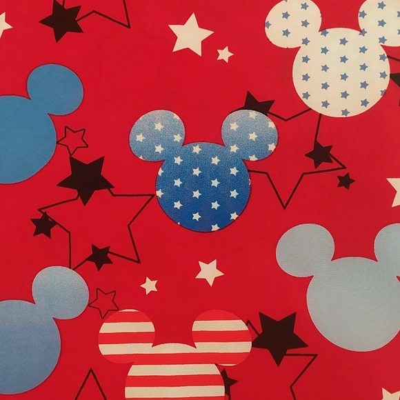 DISNEY patriotic Mickey Mouse scrub top NWOT - Picture 11 of 11